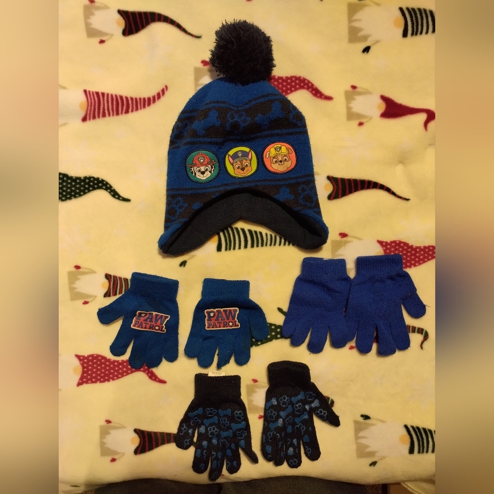 Boy's Paw Patrol beanie and gloves